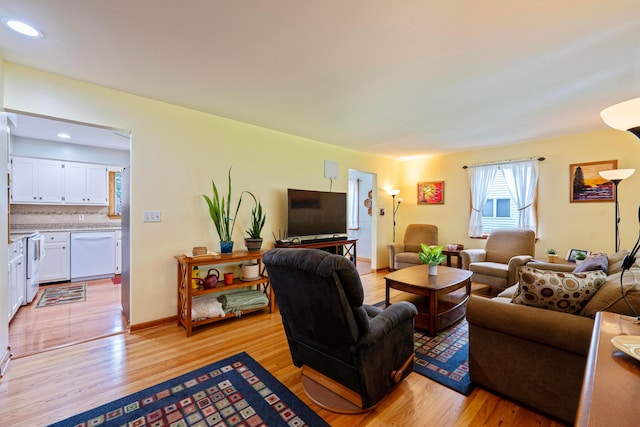 582 E Stanton Ave, Columbus, OH 43214 - living area with light wood-type flooring and recessed lighting
