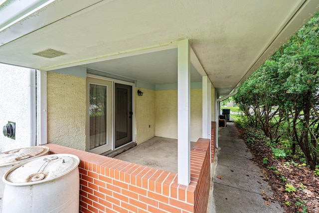 582 E Stanton Ave, Columbus, OH 43214 - view of patio