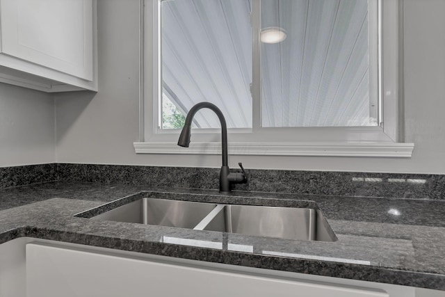 2103 Rochelle Pl, Columbus, OH 43232 - kitchen view of a sink and white cabinets