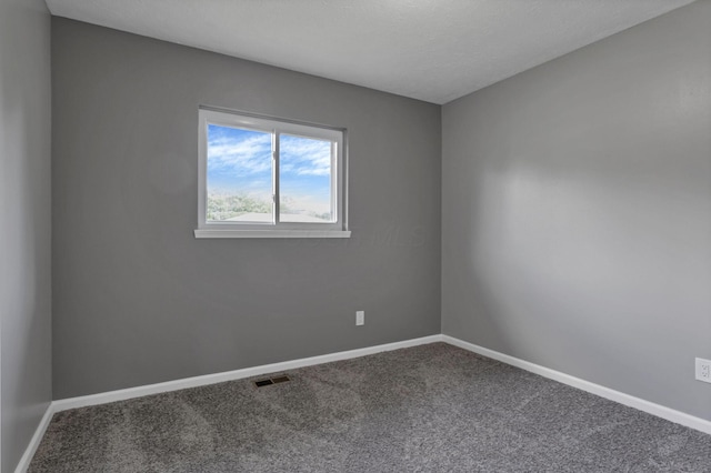 2103 Rochelle Pl, Columbus, OH 43232 - spare room with carpet and baseboards