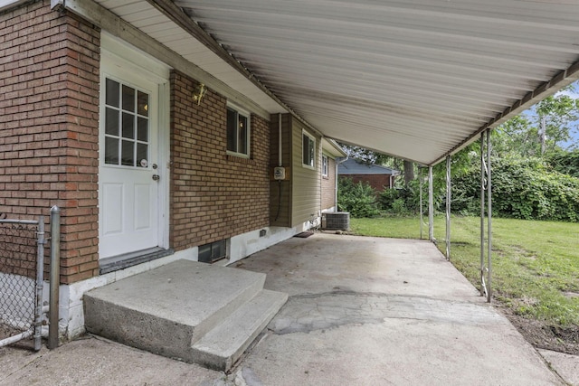 2103 Rochelle Pl, Columbus, OH 43232 - view of patio / terrace featuring an attached carport