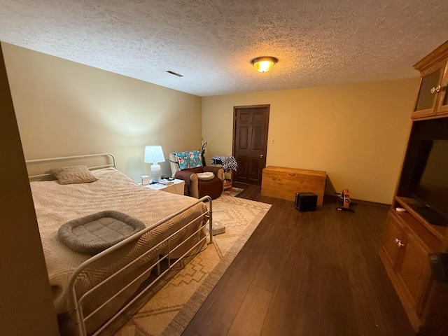 1819 Walnut Rd, Heath, OH 43056 - bedroom featuring dark wood finished floors and a textured ceiling