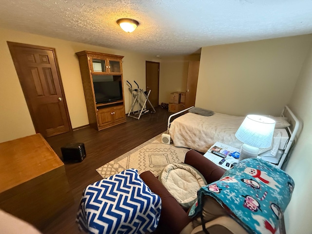 1819 Walnut Rd, Heath, OH 43056 - bedroom featuring dark wood-type flooring and a textured ceiling