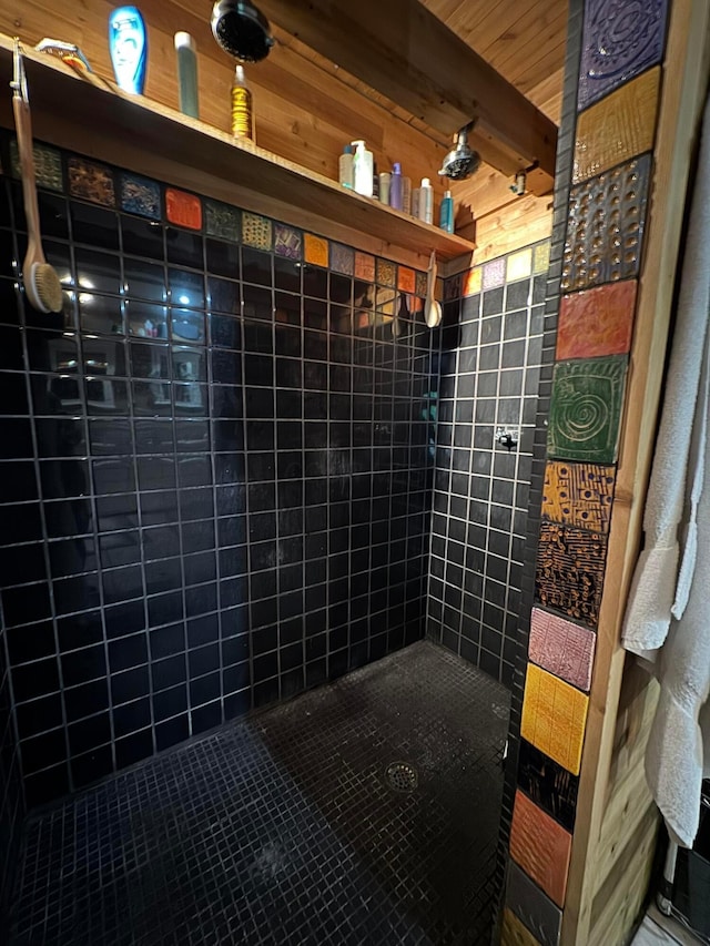 6598 Jeff Ln, Athens, OH 45701 - bathroom featuring tiled shower and beamed ceiling