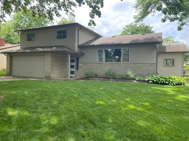 5445 Rockwood Rd, Columbus, OH 43229 - split level home featuring stucco siding, a garage, and a front lawn