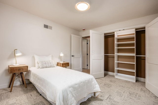 2841 Doncaster Rd, Upper Arlington, OH 43221 - bedroom featuring carpet floors and a closet