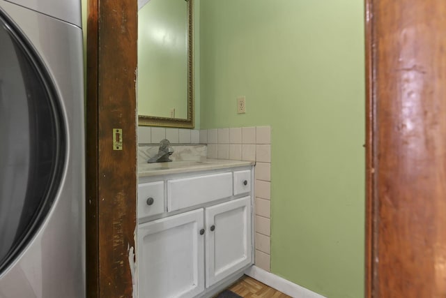 6605 Lancaster Rd SE, Hebron, OH 43025 - bathroom featuring vanity and decorative backsplash