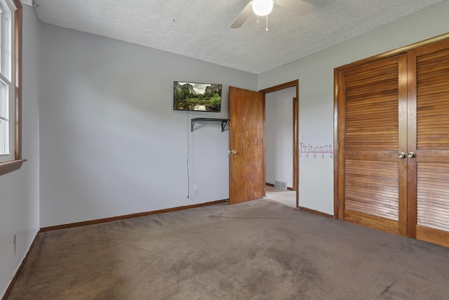 6605 Lancaster Rd SE, Hebron, OH 43025 - unfurnished bedroom with carpet, a textured ceiling, a closet, and a ceiling fan