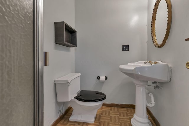 6605 Lancaster Rd SE, Hebron, OH 43025 - half bathroom featuring toilet and baseboards