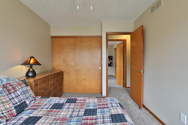 2885 Wynneleaf St, Hilliard, OH 43026 - carpeted bedroom featuring a closet and a textured ceiling