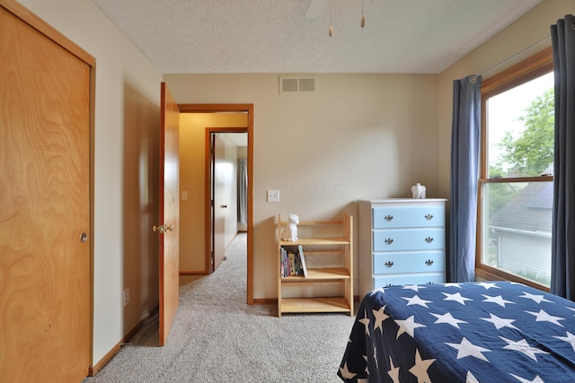 2885 Wynneleaf St, Hilliard, OH 43026 - bedroom with carpet floors and a textured ceiling