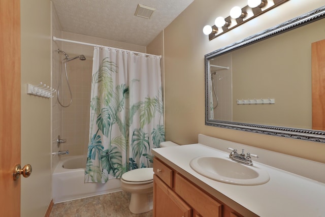 2885 Wynneleaf St, Hilliard, OH 43026 - full bathroom with vanity, shower / bath combo with shower curtain, and a textured ceiling