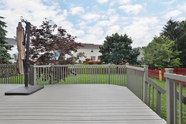 2885 Wynneleaf St, Hilliard, OH 43026 - deck with a fenced backyard