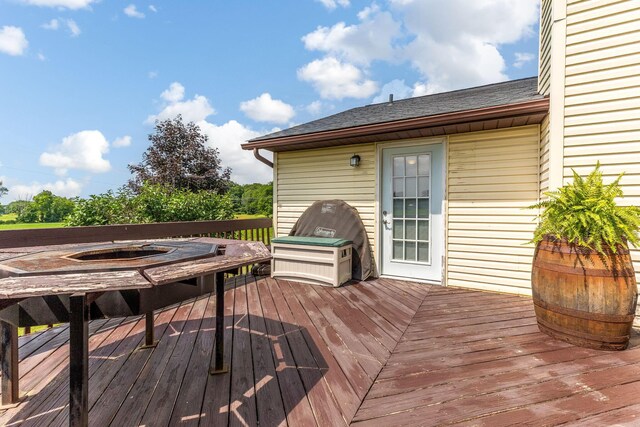 6651 Lancaster Rd, Hebron, OH 43025 - wooden terrace with a fire pit