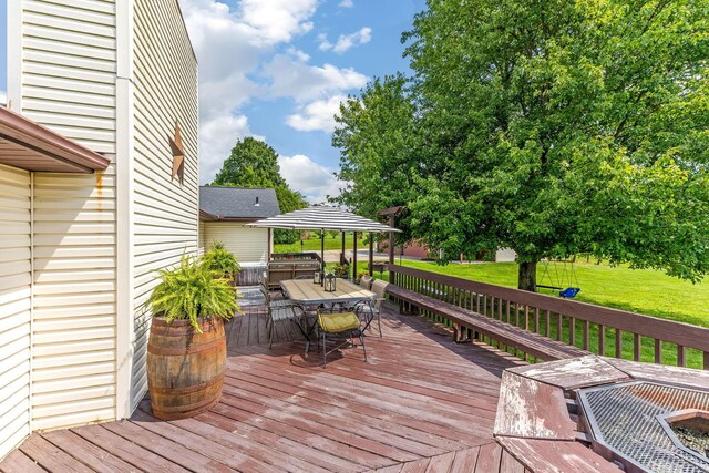 6651 Lancaster Rd, Hebron, OH 43025 - deck with outdoor dining area and a yard