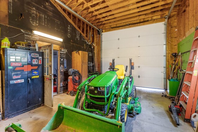 6651 Lancaster Rd, Hebron, OH 43025 - view of garage