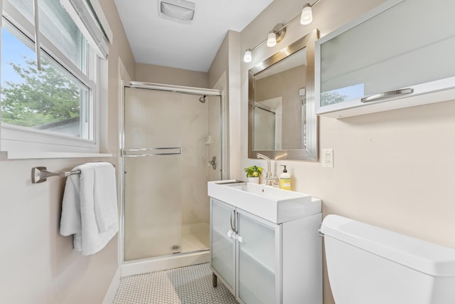 1838 Merriweather Dr, Columbus, OH 43221 - full bath featuring a shower stall and vanity