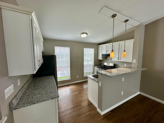 3251 Foxpoint Dr, Hilliard, OH 43026 - kitchen with stainless steel gas stove, dark wood finished floors, lofted ceiling, white cabinetry, and a peninsula