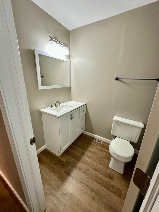 3251 Foxpoint Dr, Hilliard, OH 43026 - bathroom with vanity and wood finished floors