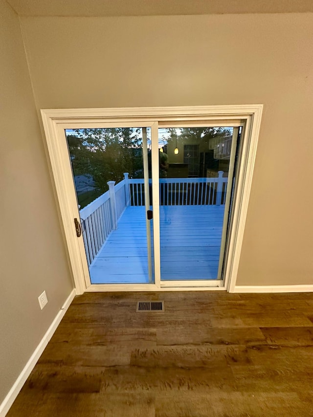 3251 Foxpoint Dr, Hilliard, OH 43026 - entryway featuring wood finished floors