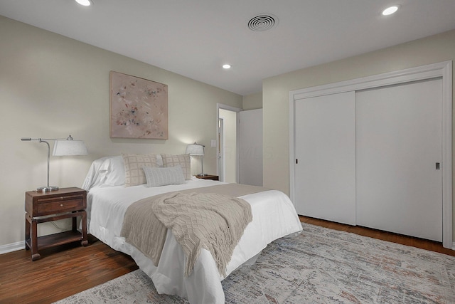 2850 E Moreland Dr, Columbus, OH 43209 - bedroom featuring wood finished floors, a closet, and recessed lighting