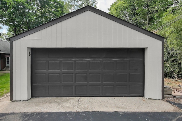 2850 E Moreland Dr, Columbus, OH 43209 - view of detached garage