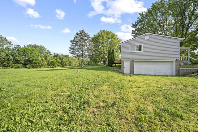 8149 Outville Rd SW, Pataskala, OH 43062 - view of grassy yard with an attached garage