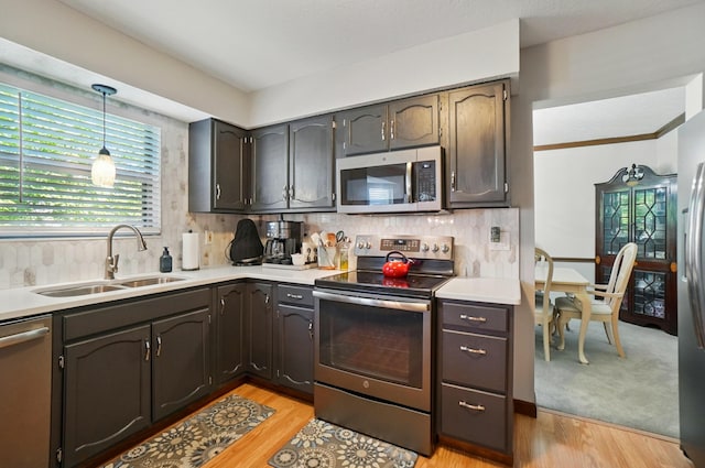 3383 Parkbrook Dr, Grove City, OH 43123 - kitchen featuring appliances with stainless steel finishes, light countertops, tasteful backsplash, and light wood-type flooring