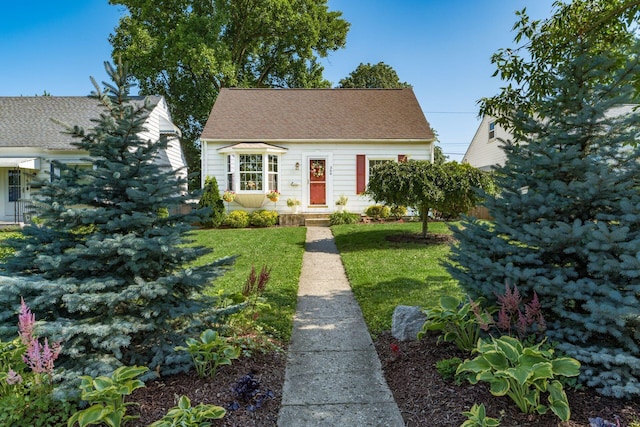 366 E Jeffrey Pl, Columbus, OH 43214 - cape cod home with a front yard