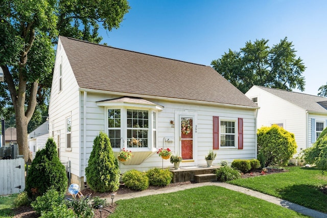 366 E Jeffrey Pl, Columbus, OH 43214 - new england style home with a shingled roof