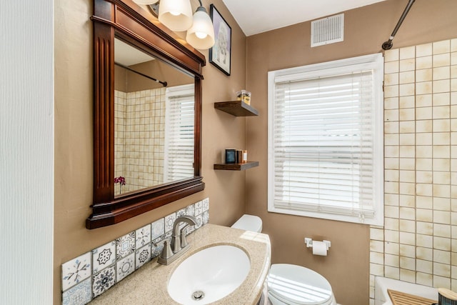 366 E Jeffrey Pl, Columbus, OH 43214 - full bathroom with toilet and vanity