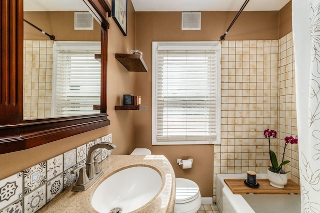 366 E Jeffrey Pl, Columbus, OH 43214 - full bathroom with shower / tub combo with curtain, vanity, and plenty of natural light