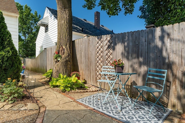 366 E Jeffrey Pl, Columbus, OH 43214 - view of patio