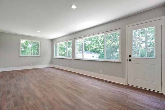 1370 Wiltshire Rd, Columbus, OH 43223 - unfurnished room with wood finished floors and recessed lighting