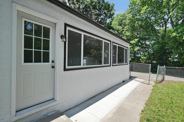 1370 Wiltshire Rd, Columbus, OH 43223 - doorway to property with stucco siding