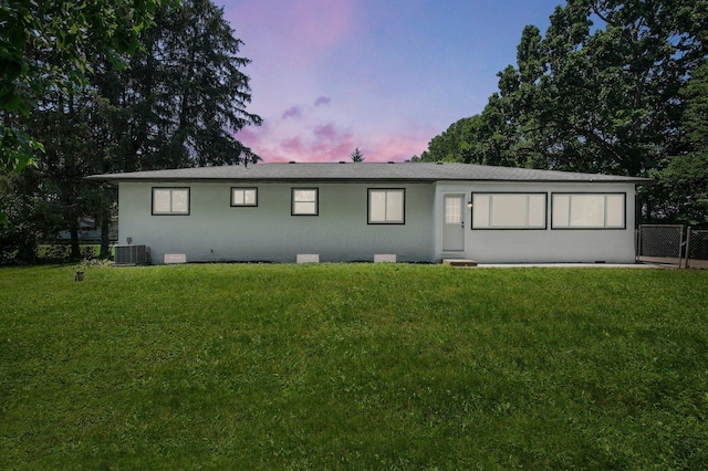 1370 Wiltshire Rd, Columbus, OH 43223 - back of property at dusk with a yard