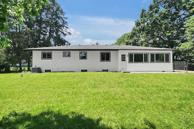 1370 Wiltshire Rd, Columbus, OH 43223 - rear view of property featuring crawl space and stucco siding