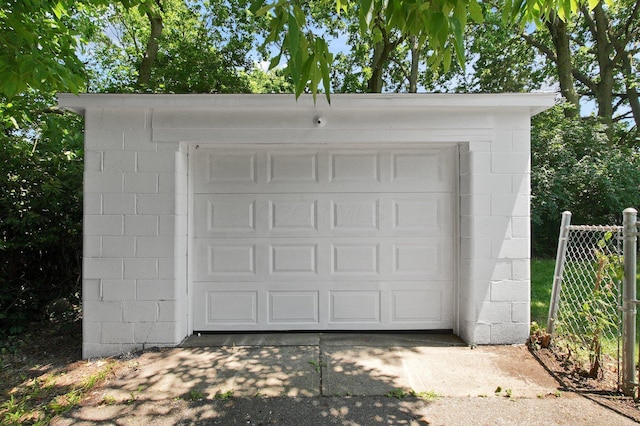 1370 Wiltshire Rd, Columbus, OH 43223 - view of detached garage