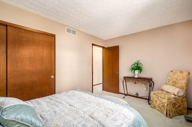 7771 Strathmoore Rd, Dublin, OH 43016 - bedroom featuring light carpet and a textured ceiling
