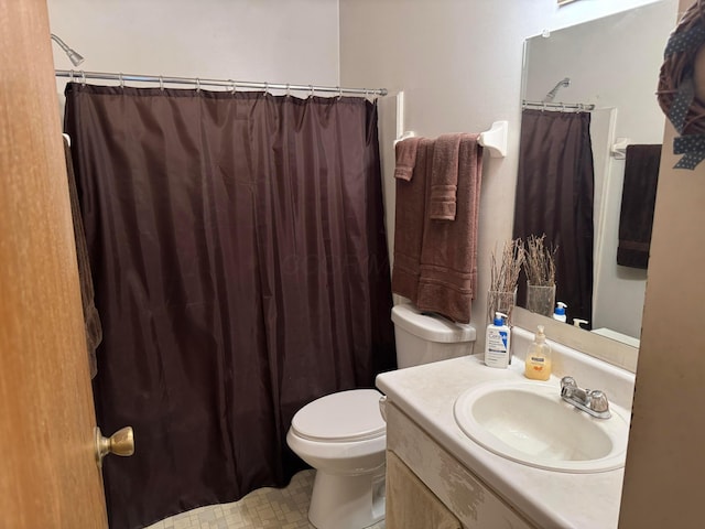 4830 Stoneybrook Blvd Unit 28E, Hilliard, OH 43026 - bathroom with vanity and a shower with curtain