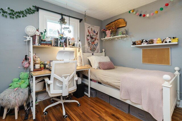 678 S Cassingham Rd, Columbus, OH 43209 - bedroom featuring wood finished floors and a desk