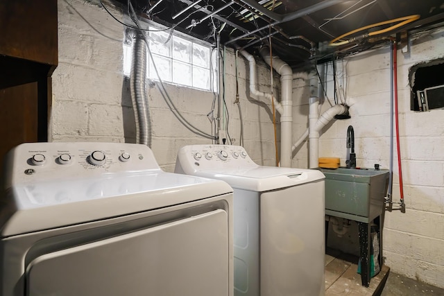 678 S Cassingham Rd, Columbus, OH 43209 - laundry area featuring independent washer and dryer