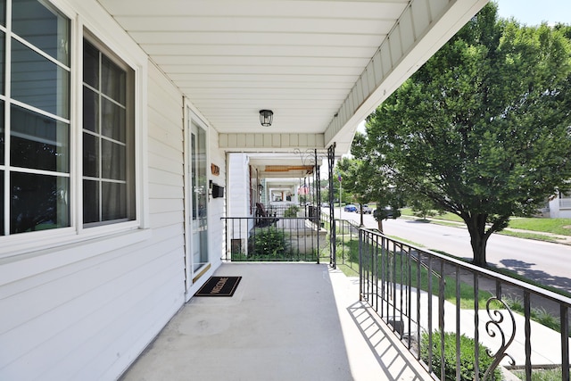 274 E Jenkins Ave, Columbus, OH 43207 - view of covered porch