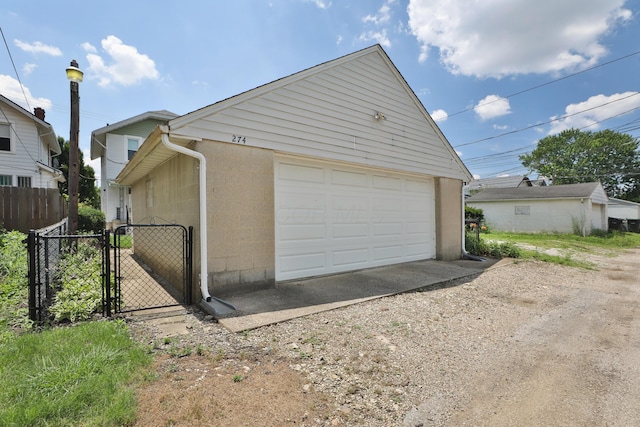 274 E Jenkins Ave, Columbus, OH 43207 - detached garage featuring a gate and driveway