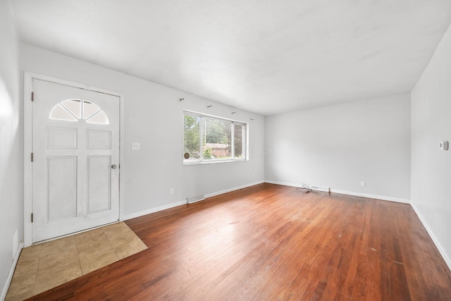 1799 Ormond Ave, Columbus, OH 43224 - entrance foyer with wood finished floors and baseboards
