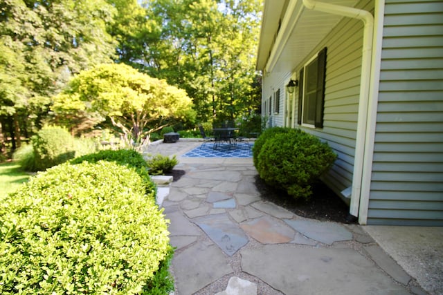 2211 Welsh Hills Rd NE, Granville, OH 43023 - view of patio