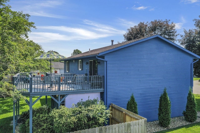 1588 Constitution Dr, Newark, OH 43055 - view of side of property featuring a wooden deck and roof with shingles