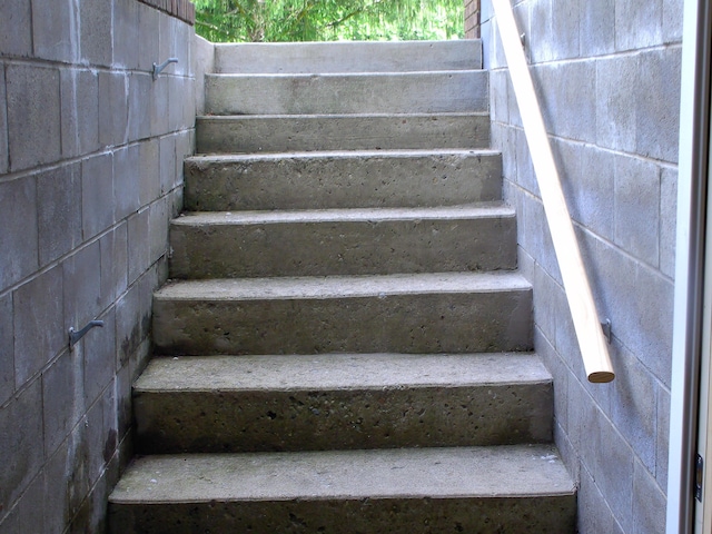 1110 Burr Oak Blvd, Nelsonville, OH 45764 - view of stairway