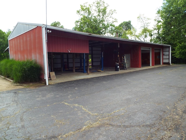 1110 Burr Oak Blvd, Nelsonville, OH 45764 - view of horse barn