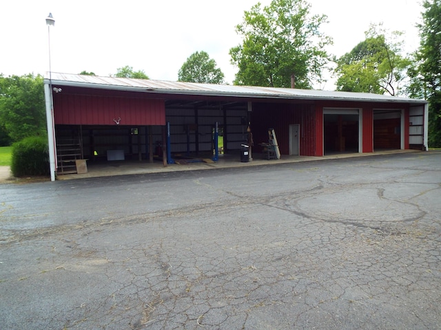 1110 Burr Oak Blvd, Nelsonville, OH 45764 - garage with a detached garage